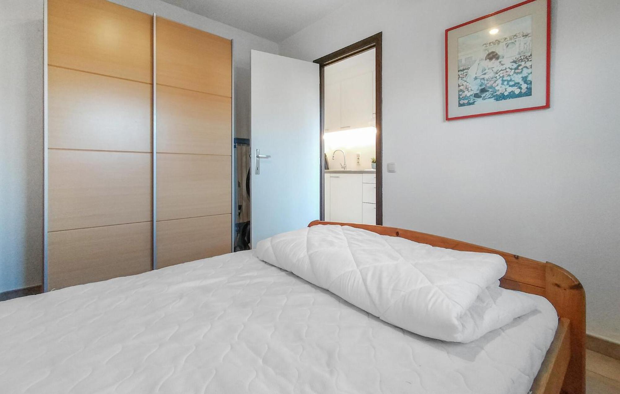 Beautiful Apartment In Bredene With Kitchen Экстерьер фото